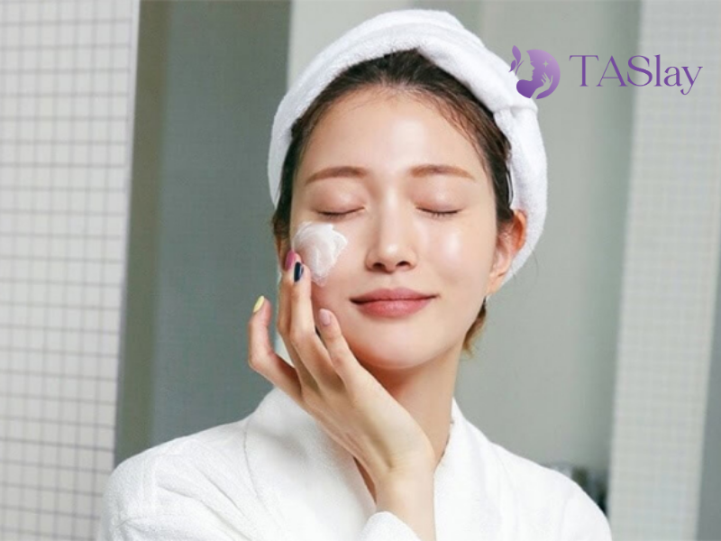 Trong bài viết này, TASlay sẽ giới thiệu cho bạn về tầm quan trọng của kem chống nắng cho da sau điều trị cũng như gợi ý sản phẩm kem chống nắng Sunscreen Herbal